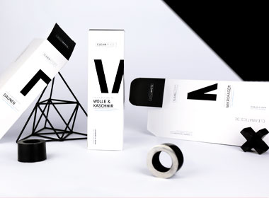 Boîte pliante avec rabat enfichable pour détergent