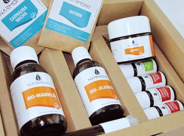 Étiquettes pour les produits cosmétiques de la marque Narmony